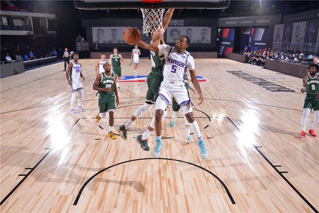 他最近在社 他最近在社