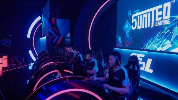 一个既能背 一个既能背