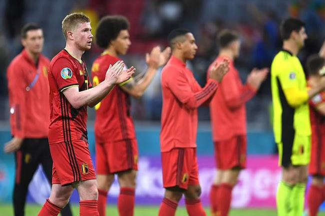 一脚触球 一脚触球